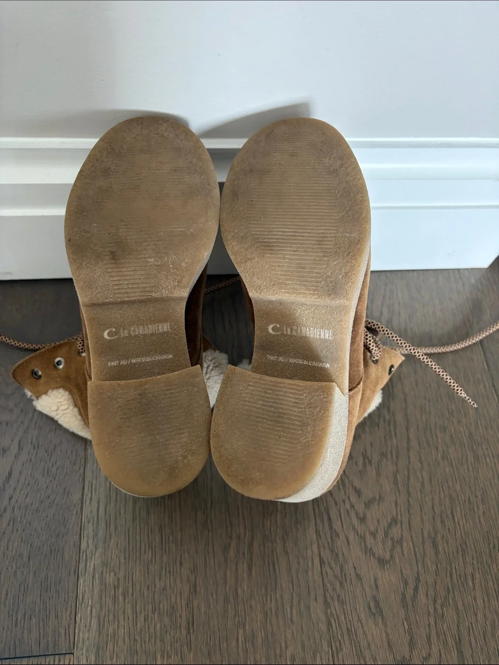 La CANADIENNE suede exterior